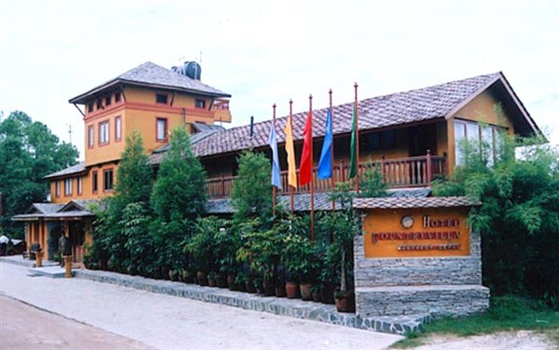 How many people live in nagarkot in nepal?