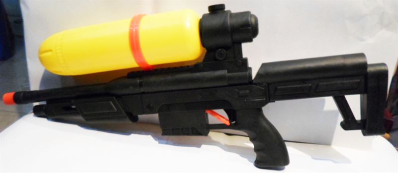 Medium Black and Yellow Water Gun (24 in)