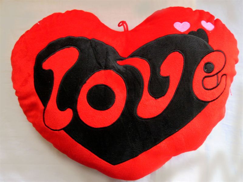 Love heart shape cushion (17x11 inch) (20251)