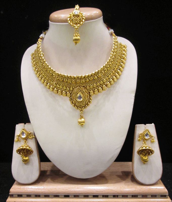 Saaki Antique Golden Necklace Set