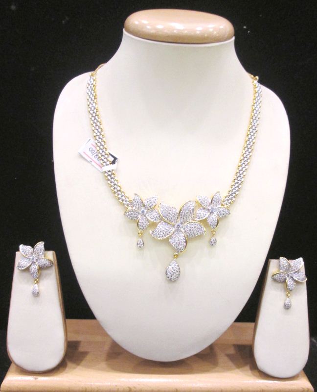 Saaki American Diamond Flower Designed Necklace Set