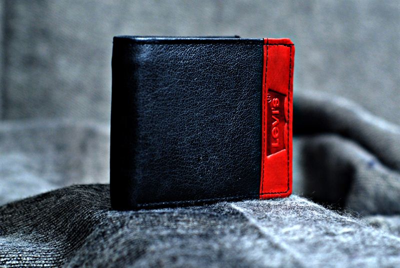 levis red wallet