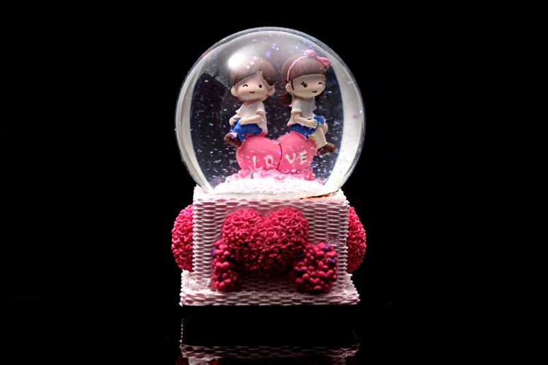Big Cute Couple Water Globe
