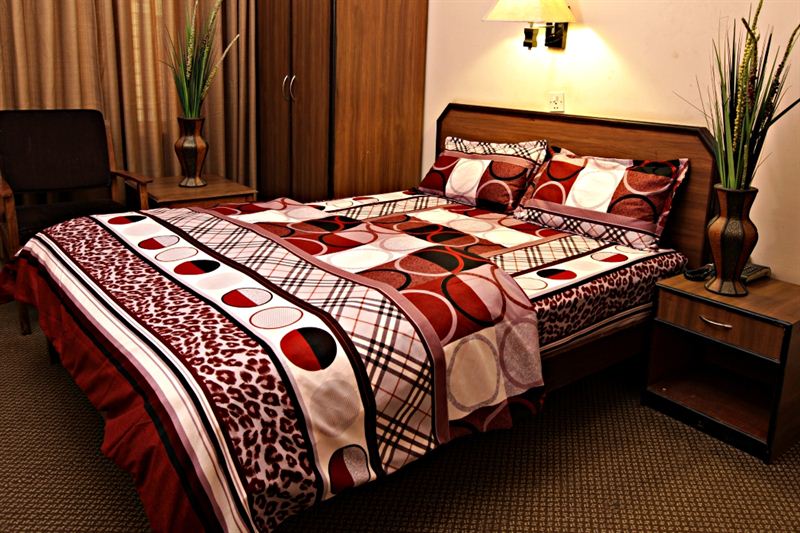 Maroon King Size Bedsheet With Pillow Cover