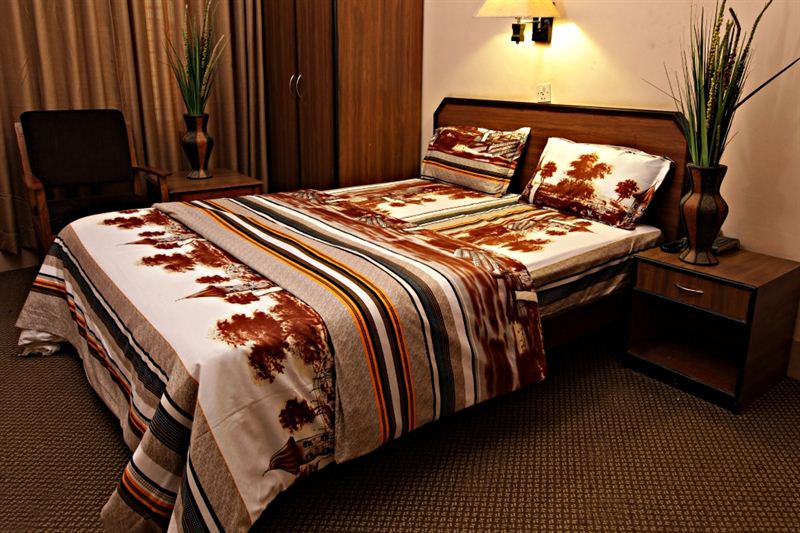 Brown Scenery King Size Bedsheet With Pillow Cover