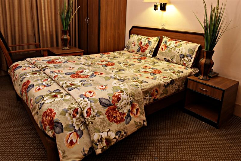 Flower Printed  King Size Bedsheet With Pillow Cover