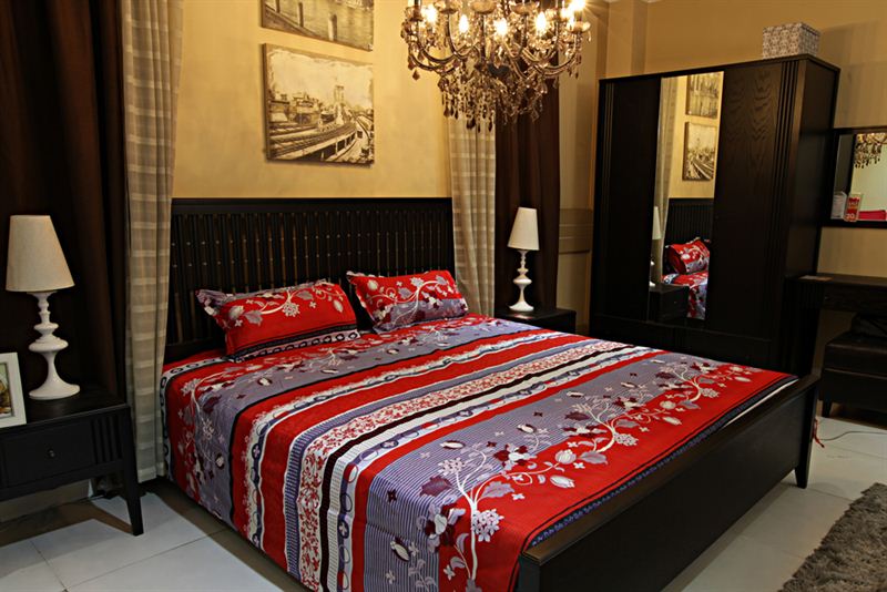 Red Printed King Size Bedsheet With Pillow Cover