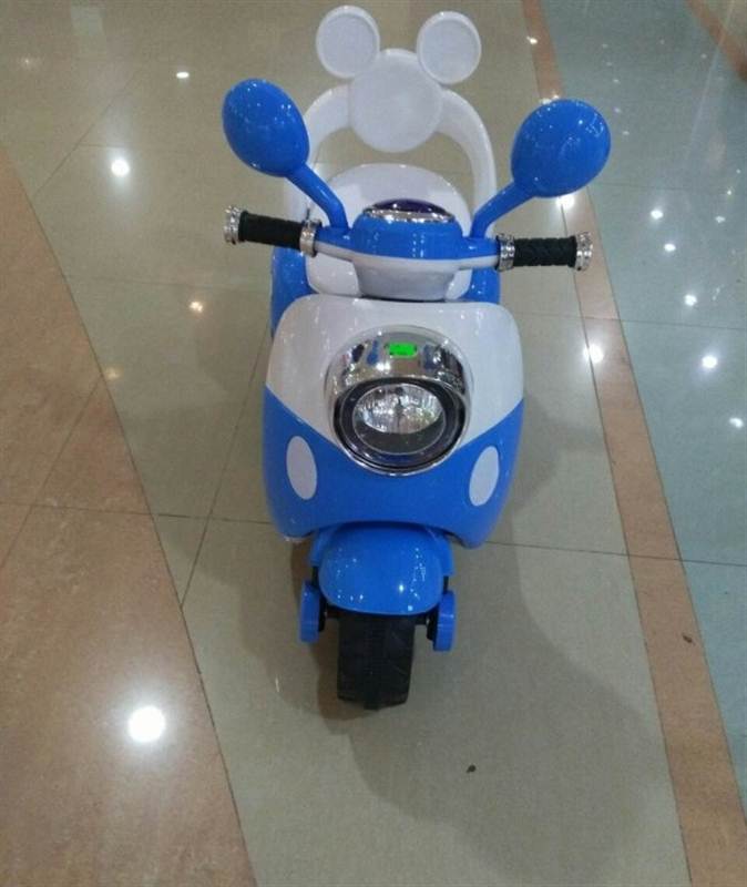 mickey mouse ride on scooter