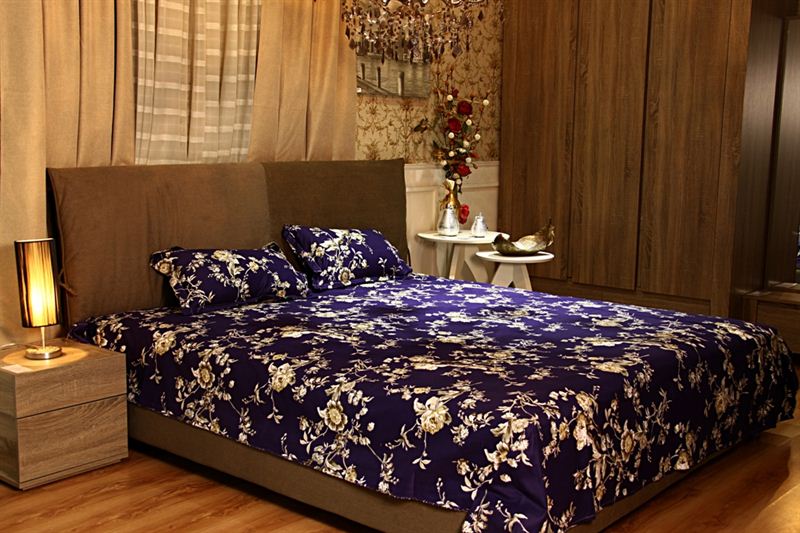 Dark Blue Floral King Size Bedsheet With Pillow Cover