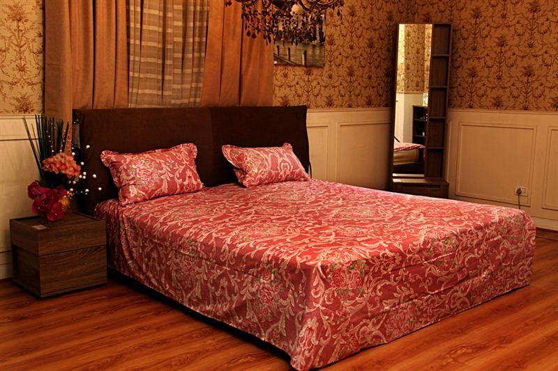 Floral Printed Bedsheet  in Maroon-King Size