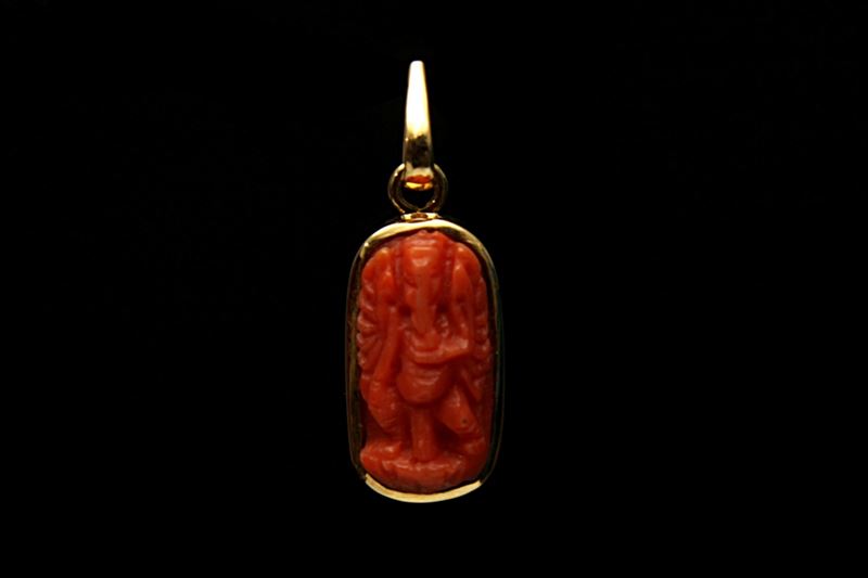 Red Coral Gemstone Pendant engraved in 18-Carat Gold Band