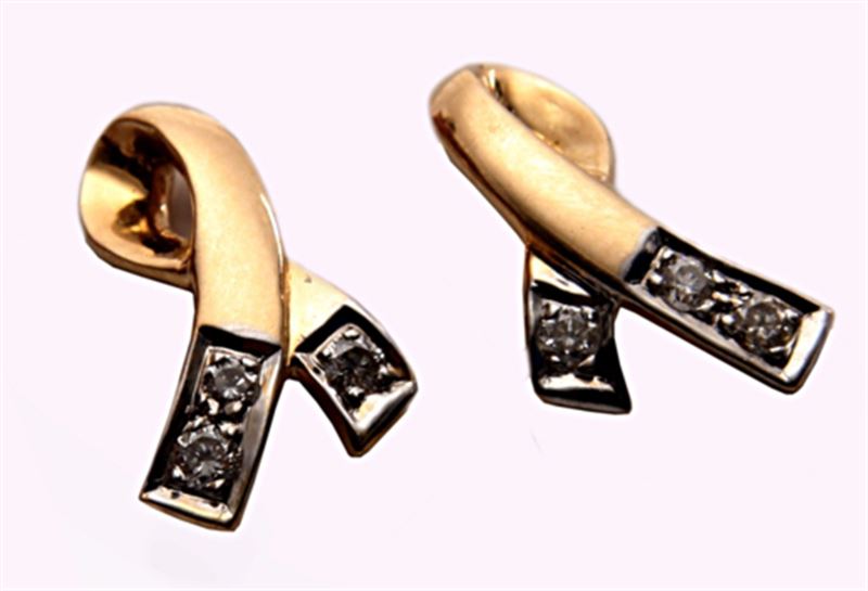 Diamond Earrings engraved in 18-Carat Gold