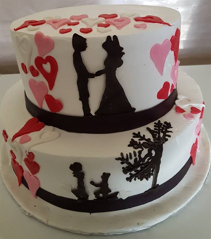 Double Decker Wedding Cake (8 Kg) from Chefs Bakery