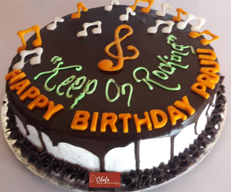 Music Design Choco Vanilla Cake (2 Kg) from Chefs Bakery