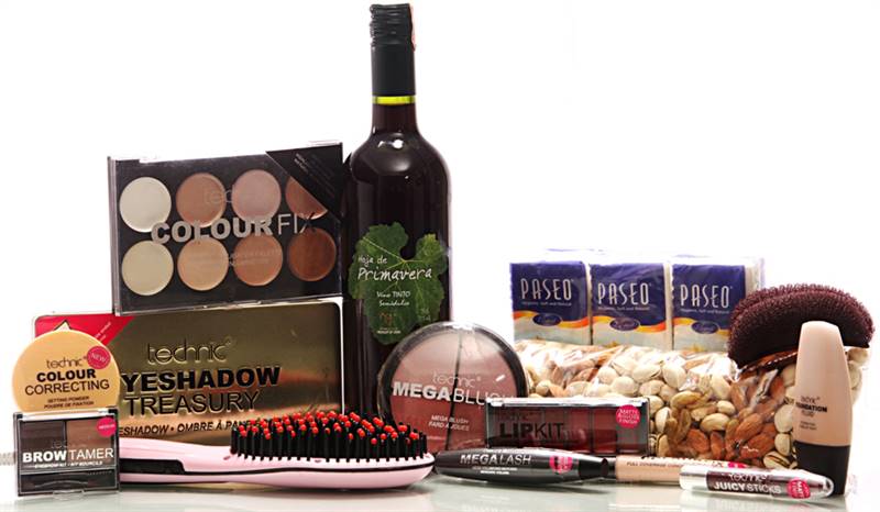 Makeup Package 7 with Wine, Dry Fruits and Fast Hair Straightener for Mothers by Technic