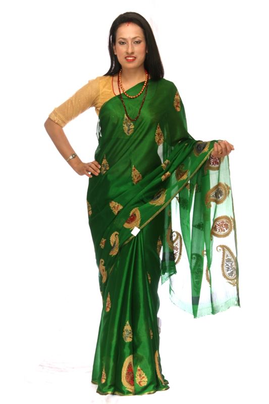 Plain Chinnon Silk Saree With Thread And Zari Embroidery And Zari Weaved Border - SareeOWWY-3