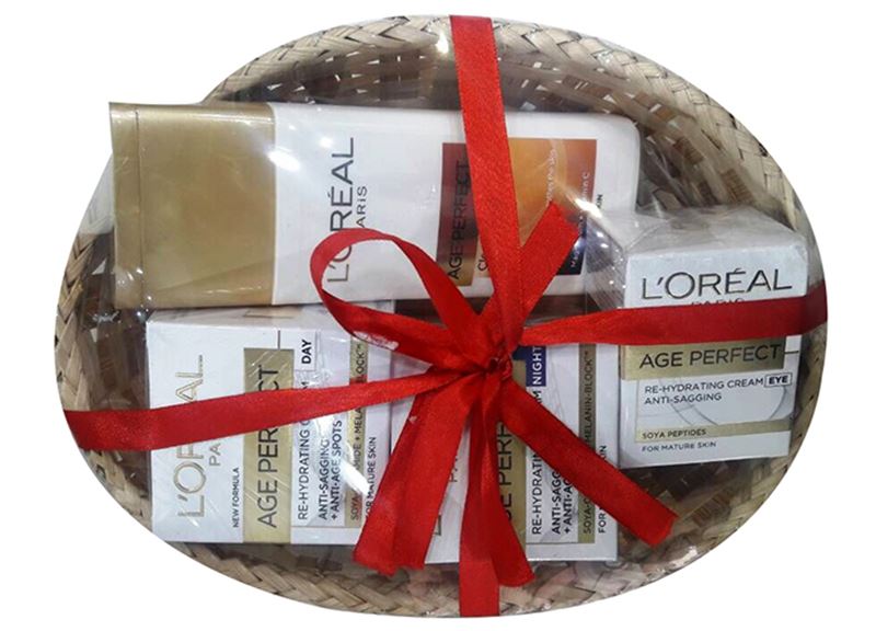 Age Perfect Cosmetic Gift Hamper