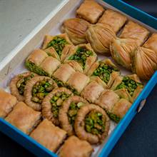 Baklava Big Gift Box (28 pcs, 1 kg) from Taza Treats